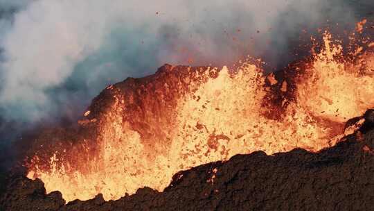 火山爆发航拍