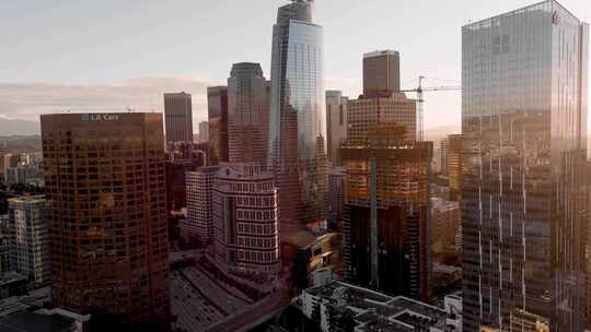 城市航拍加州洛杉矶清晨日出阳光照摩天大楼