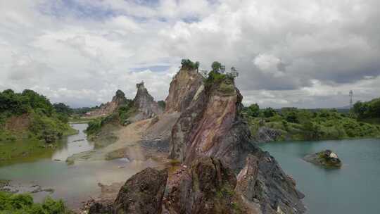 美丽的采石场在泰国的自然中间。