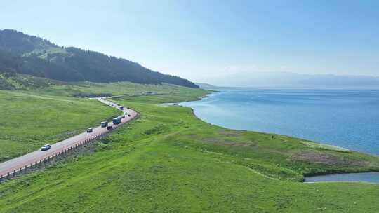 赛里木湖 新疆 伊犁夏天 草原湖泊