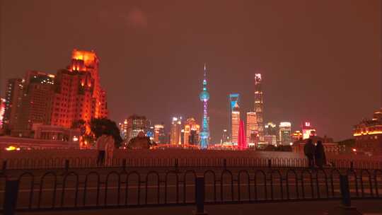 上海外滩乍浦路桥夜景游客人流车流延时摄影视频素材模板下载