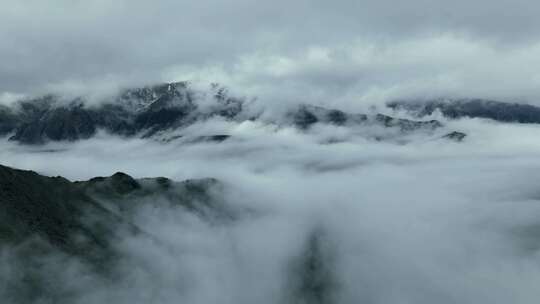 高原天空雪山云海航拍延时