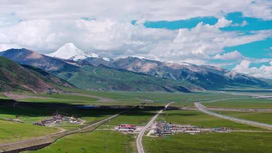 青藏高原青藏铁路公路三路并行航拍视频素材模板下载
