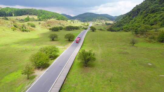 重庆武隆仙女山森林公园网红波浪公路小火车