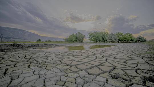 干涸的土地缺水旱灾视频素材模板下载