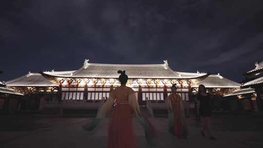 古装美女在杭州德寿宫奔跑背影升格慢镜头视频素材模板下载