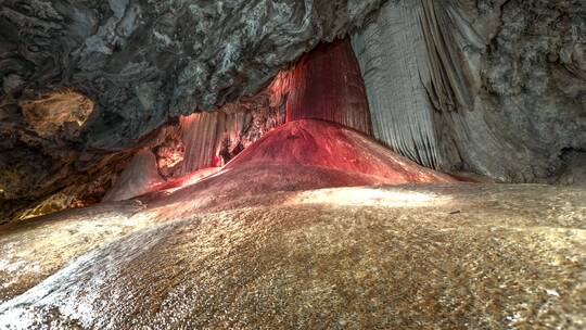 地下溶洞大峡谷洞穴奇观地下河流溶洞