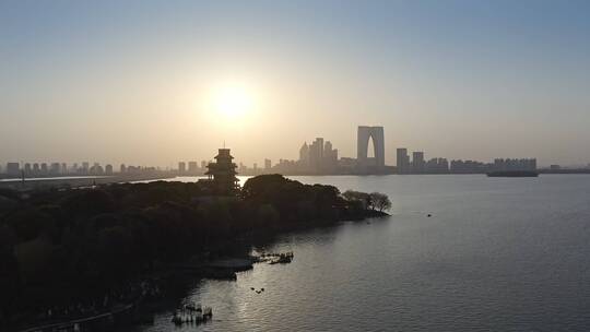 苏州金鸡湖东方之门与桃花岛风景区