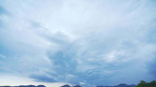 夏天雷雨来临前的杭州西湖