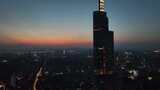 落日余晖照射在江苏南京紫峰大厦景观高清在线视频素材下载