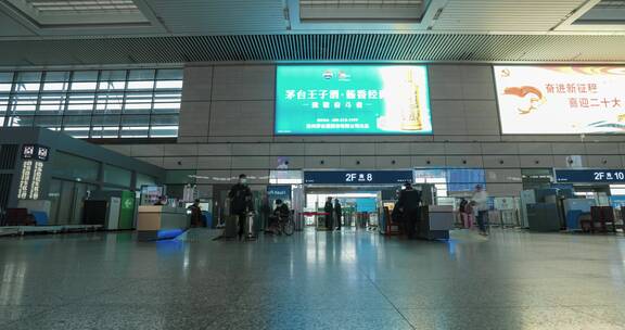 空旷的上海虹桥高铁站延时