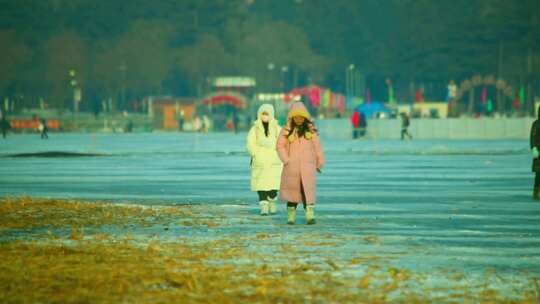 冰场滑行 冬天风景 冰面行走 女人 游乐场