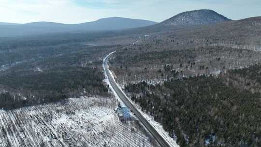 4K航拍雪中大山雪景荒园大山荒山公路