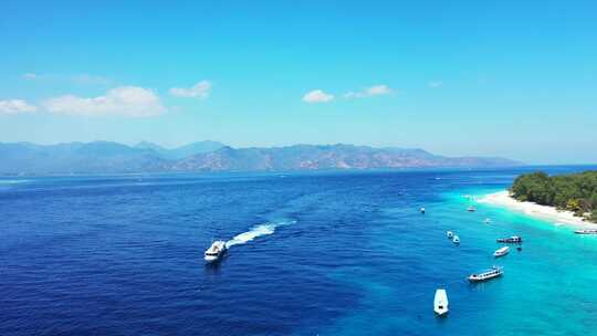 日间旅游拍摄的阳光白色沙滩天堂海滩和水绿松石水背景