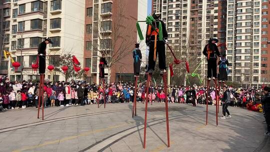 济南非物质文化遗产踩高跷民俗演艺闹元宵