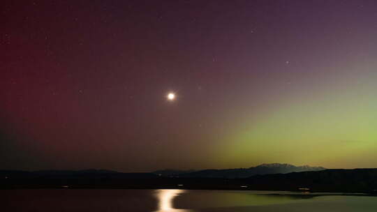 犹他湖上空观看北极光的夜空延时