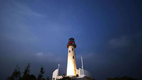 灯塔下的英仙座流星雨星空延时