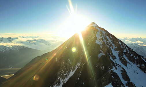 日照金山 雪山之巅 雪山 云海 山峰延时