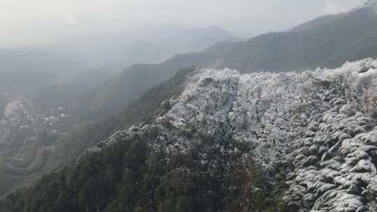 航拍杭州径山寺中式古建筑寺庙山顶森林雪景