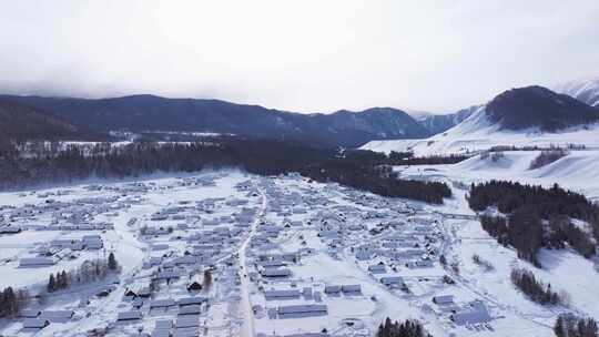 航拍新疆禾木雪景森林雪地小木屋禾木桥雪山