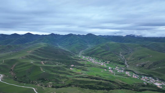 航拍四川阿坝州若尔盖草原自然风光