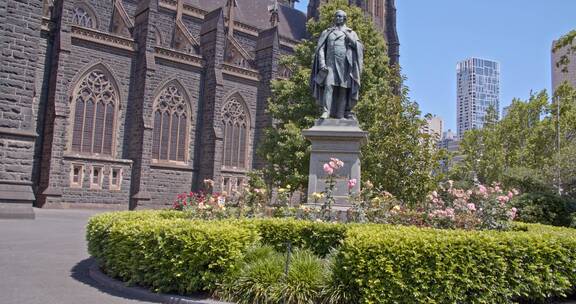 澳大利亚墨尔本教堂台阶庄严雕像