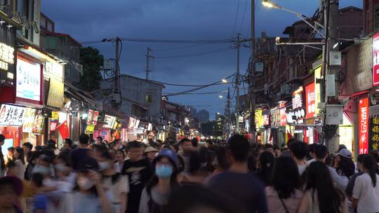 泉州西街步行街人行街道小吃街拥挤人群游客