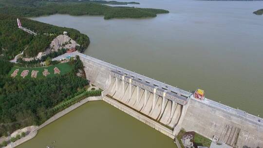 水库大坝蓄水池防洪堤