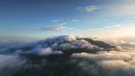 4k乡村平流雾日出山峰云海光线朝阳航拍