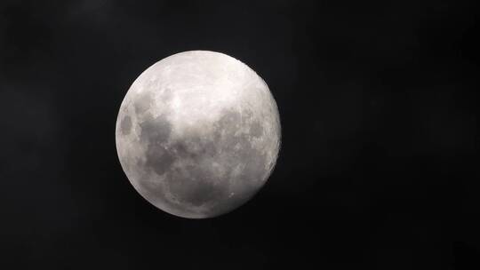 淡淡乌云划过月球视频素材模板下载