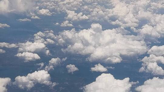 飞机上看空中云层（手机拍摄）