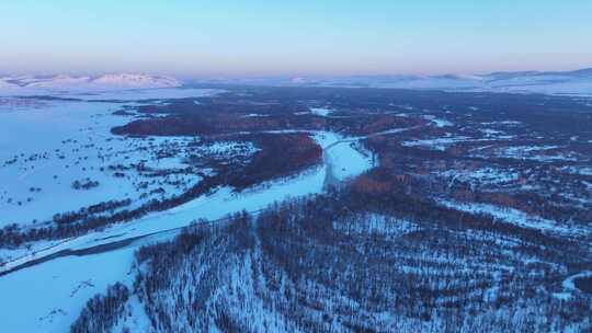 大兴安岭冬季风光根河湿地不冻河雪景