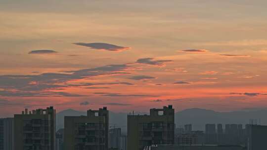 杭州夏天城市建筑荚状云晚霞延时