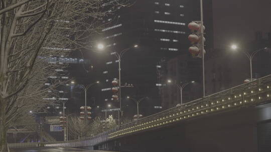武汉疫情封城 高速路写字楼灯光变化 雪夜