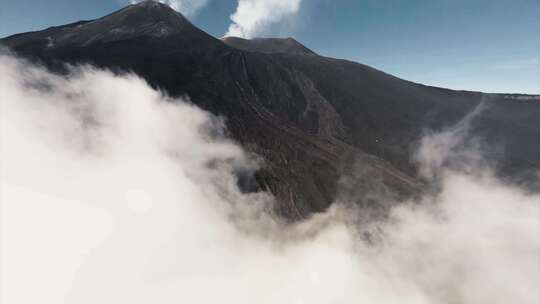 FPV穿越机无人机航拍高山山脉蓝天白云云雾