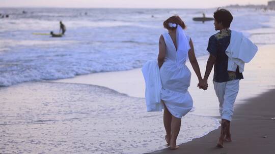情侣在海滩脑补视频素材模板下载