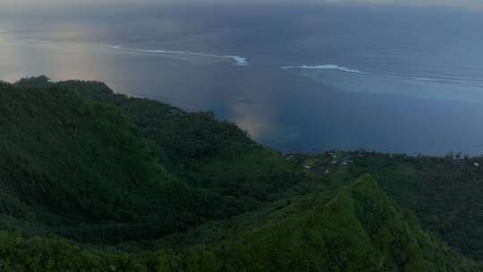 Teahupoo Tahiti高海拔山峰