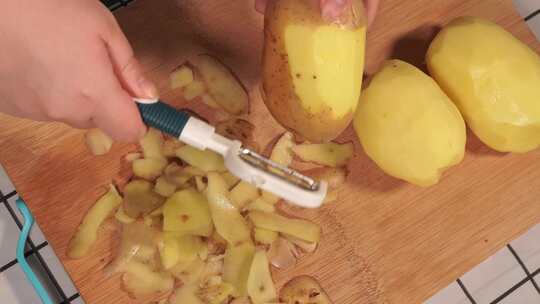 削皮刀削土豆给马铃薯去皮