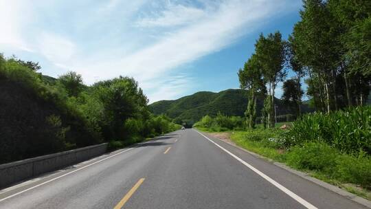 汽车第一视角公路沿途风景美丽公路