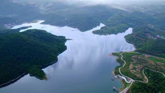 航拍乡村水库 湖和远山