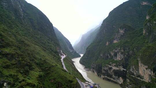 航拍云南丽江香格里拉虎跳峡