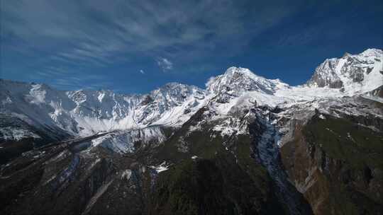 航拍海螺沟冰川雪山山谷