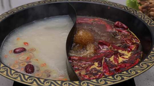 沸腾香辣的火锅涮涮锅美食