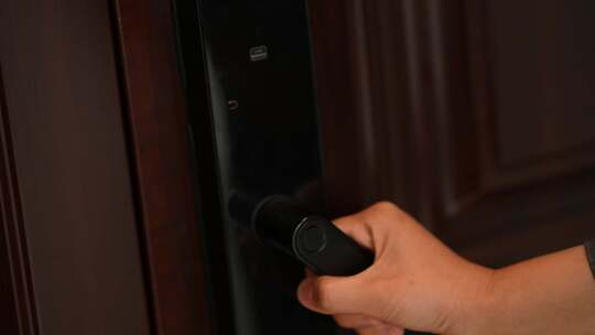 入户指纹锁解锁开门1视频素材模板下载
