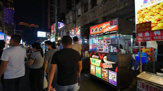 广西南宁中山路美食街夜市烧烤摊夜生活街景