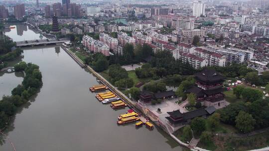 航拍泰州凤城河畔古建筑街景视频素材模板下载