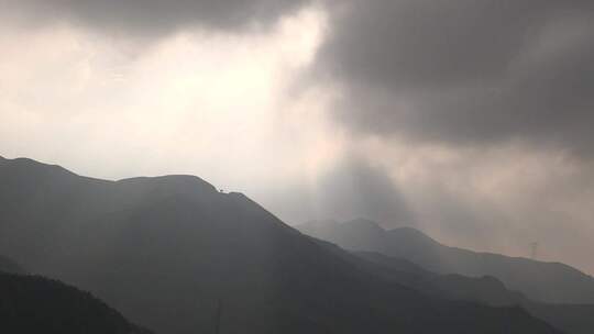 雨后夕阳中的云延时