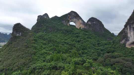 中国广西桂林市阳朔县月亮山