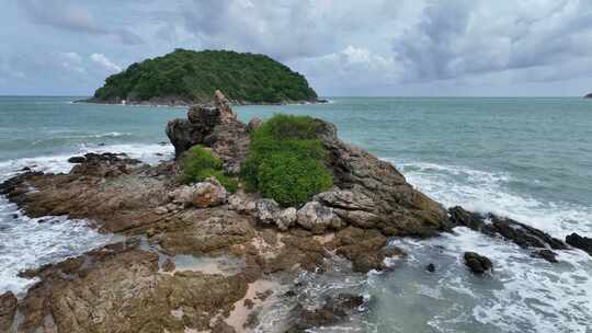 航拍泰国普吉岛拉威奈汉海滩夏季海滨风光