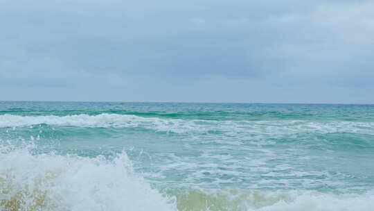 大海沙滩 波涛汹涌的海浪 海边 浪花